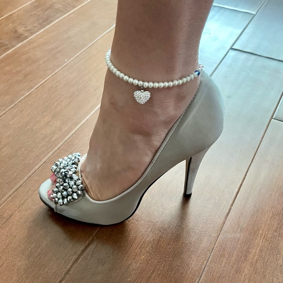 Something Blue white 4mm Swarovski  Pearl and Rhinestone Heart Charm Anklet. - Picture 5 of 8